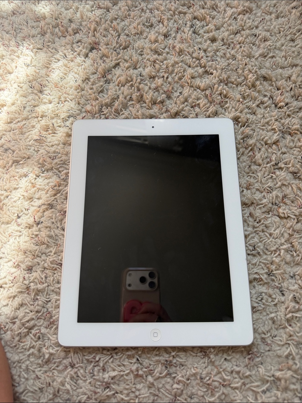 Apple iPad Tablet - White Bezel, Black Screen